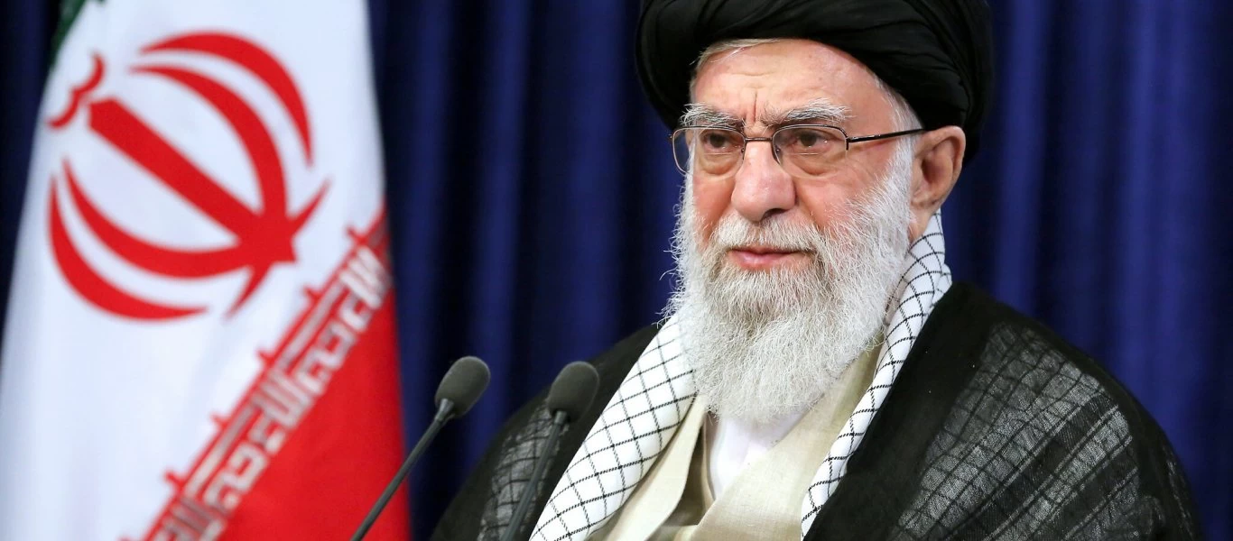 Αγιατολάχ Χαμενεΐ: «Μέγα σφάλμα οι δηλώσεις του ΥΠΕΞ για την επιρροή του στρατού στη διπλωματία»